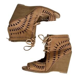 Jeffrey Campbell Laser Cut Beige Leather Rodillo Wedge Sandal size 6